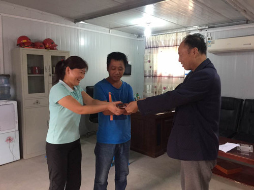 “金秋助学”，矿建二公司在行动