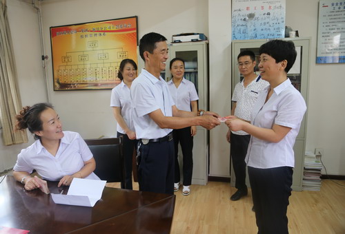 铜川分公司积极开展“金秋助学”活动