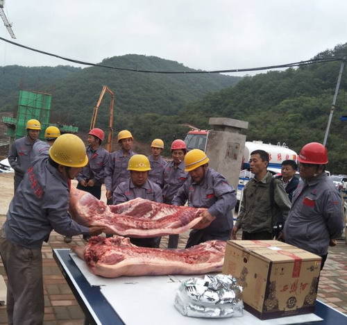 铜川分公司党政工看望慰问滑模施工一线职工