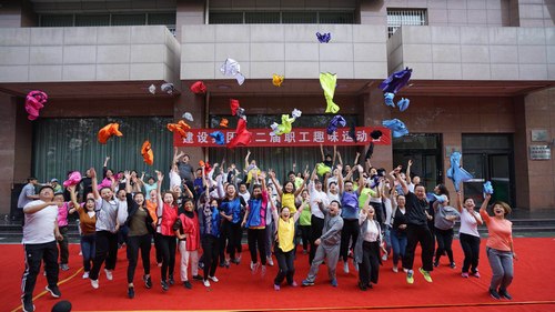 瞧,他们嗨疯了!