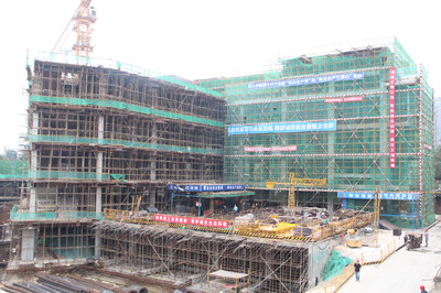 汉中分公司天汉坊工地热火朝天献礼国庆