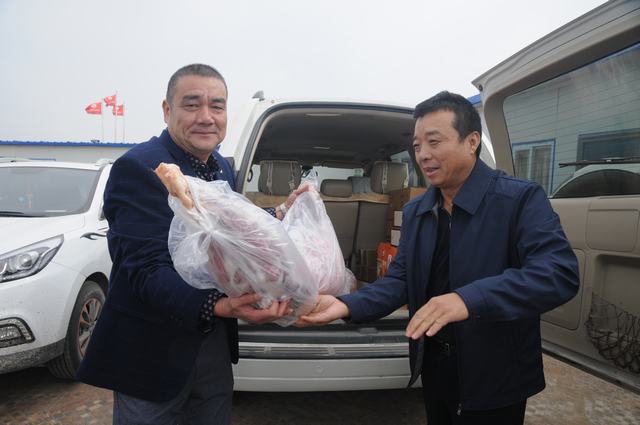 掘进公司党政领导节日慰问一线员工