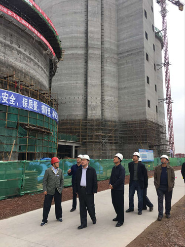 bcw8白菜网论坛总经理助理、建设集团联合党委书记、董事长宁兴刚一行中秋节深入天工公司土建第二项目部走访慰问