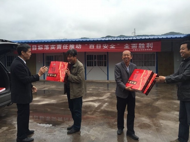 矿建三公司深入双龙项目部慰问一线职工