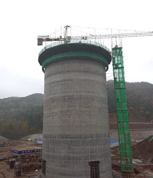 攻克施工难题 全力追赶超越