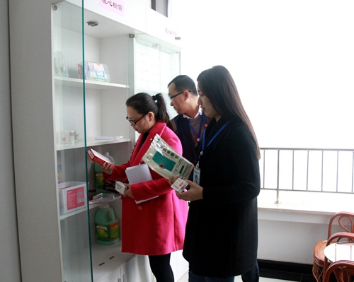 大秦置业公司：爱心橱窗闪亮登场作用大