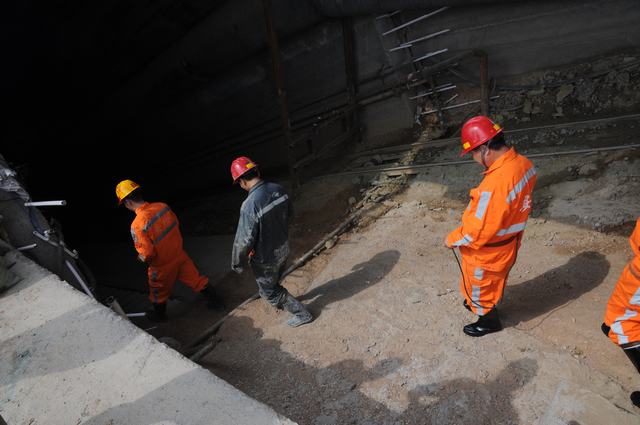 掘进公司安全多手抓确保年末安全稳定