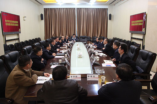 陕西龙门钢铁(集团)有限责任公司一行莅临建设集团交流座谈并举行签约仪式