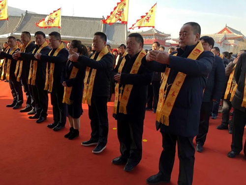 宁兴刚董事长一行赴潼关古城参加迎春鸣钟祈福活动