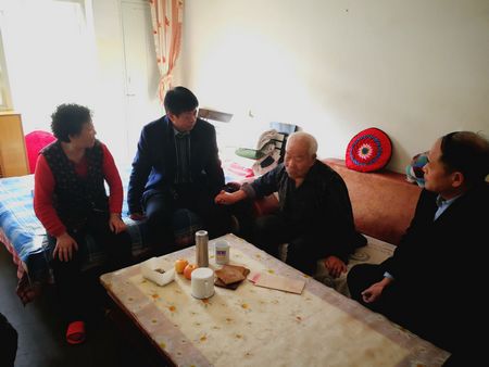 心系困难职工,情系企业发展