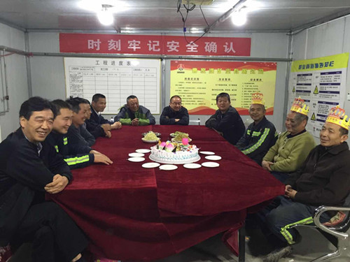 为机电安装公司一线“集体生日”打call