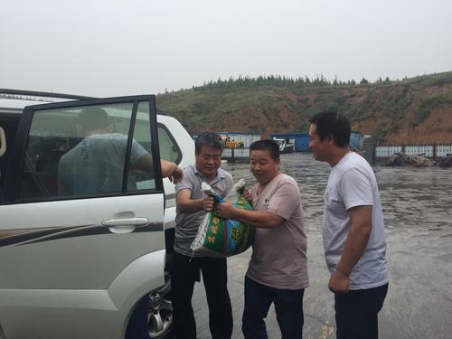 陕煤建设掘进公司：送清凉 送一份诚挚的关怀