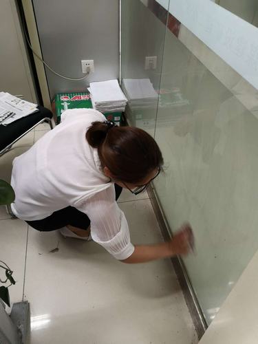 矿建二公司全员大扫除为“消防隐患”扫障碍