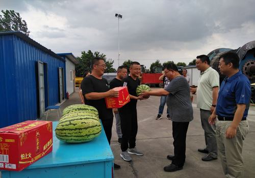 陕煤建设设备租赁中心将清凉送到职工心坎上