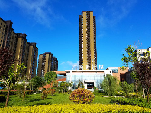 陕煤建设公司：江南世纪城创卫工作迎“大考”