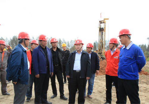 情暖“双节”送祝福 凝心聚力鼓干劲