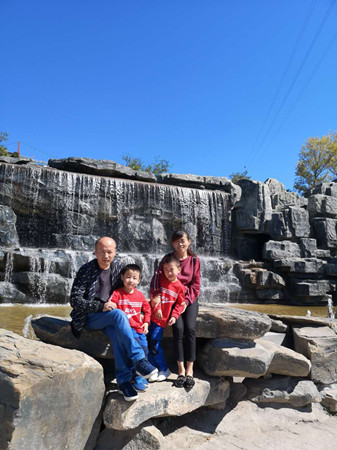 一对伉俪的幸福建筑路