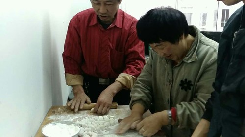 建设集团各单位:情暖冬至 饺子飘香