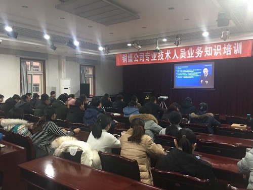 陕煤建设铜煤公司利用假日给大脑“充电”