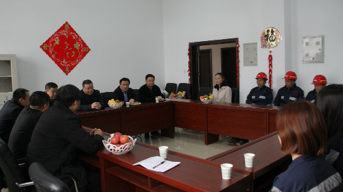 公司领导大年初一亲切慰问一线员工