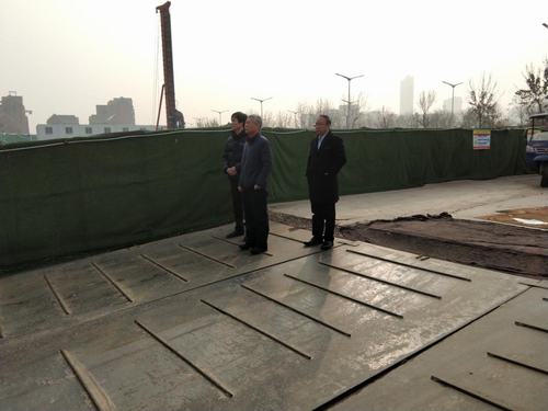 bcw8白菜网论坛副总经理闵龙一行莅临蓝山水岸工地检查指导工作