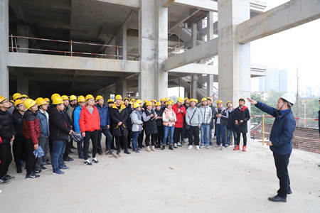 陕煤建设汉中分公司天汉坊项目迎来陕西理工大学百余师生参观学习