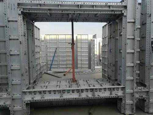 陕煤建设韩城分公司学习观摩铝膜板新技术、新材料应用