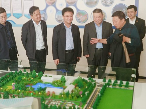 宁兴刚与榆林市常务副市长张凯盈就系列合作项目交流座谈