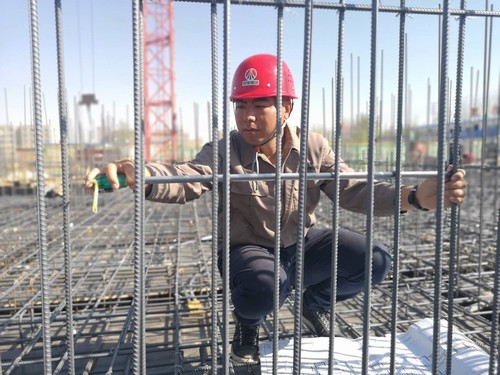 相濡以沫牵手共行,业绩突出同台受奖