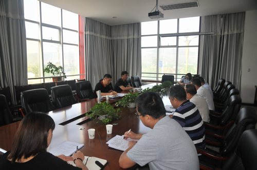 侯本英调研陕北片区单位工作并指导主题教育活动开展