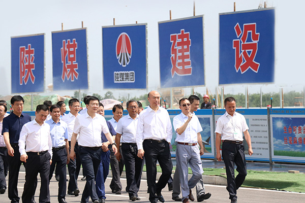 陕西省委副书记、省长刘国中一行深入陕煤建设渭南分公司南京金龙电动车项目视察工作