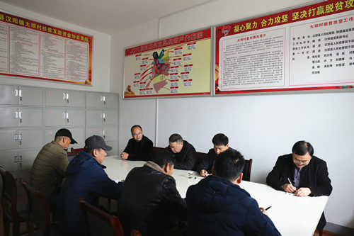 宁兴刚、侯本英深入汉阴县大坝村调研指导扶贫帮困工作