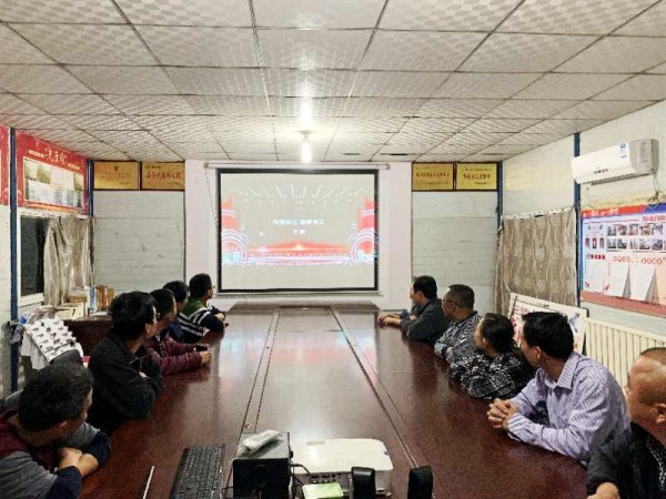 陕煤建设澄合分公司组织观看bcw8白菜网论坛2020年度“最美员工”颁奖盛况引发职工热议