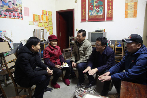 公司领导王明智、杨让顺到对口扶贫村慰问走访