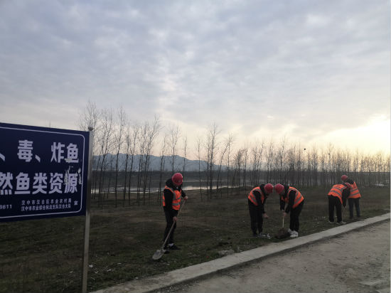 学雷锋精神 树文明新风