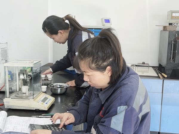 红粉不嫌靛衣染,精测细析黑金成