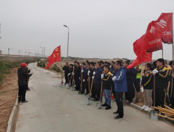 陕煤建设绿宇公司:义务植树打造靖神铁路低碳绿色运输通道