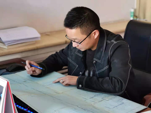 用汗水与智慧诠释责任担当