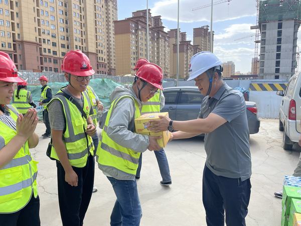 陕煤建设铜煤公司:心系职工办实事 夏送清凉助生产