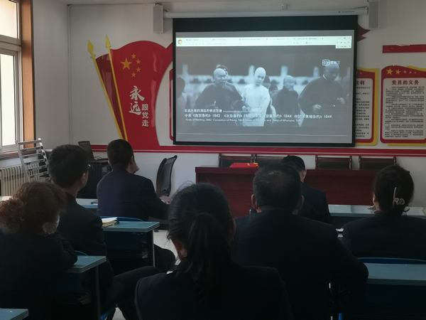 陕煤建设铜煤公司机关党支部开展“守初心、观红影”主题党日活动