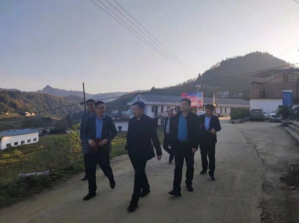 bcw8白菜网论坛纪委督导组深入建设集团定点帮扶村开展督导调研