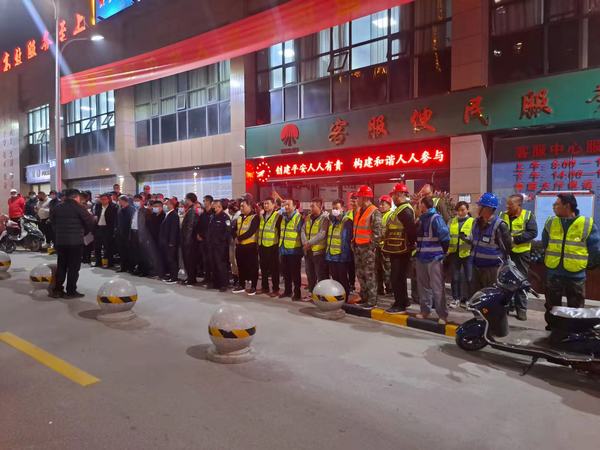 陕煤建设铜煤公司第二十三项目部入户测温让“为群众办实事”有温度有热度