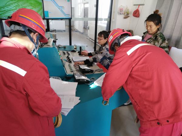 陕煤建设矿建二公司开展提升运输机电专项整治活动