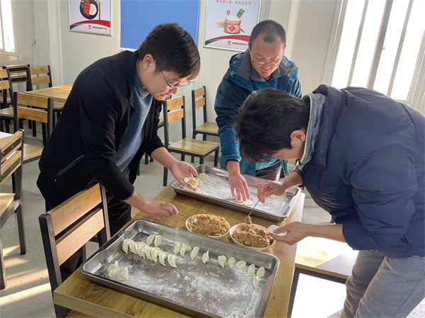 坚守项目现场，别样温暖瞬间