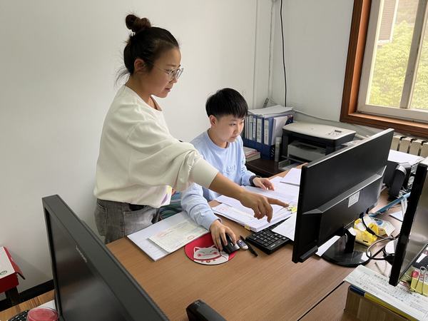 陕煤建设铜煤公司：“以师带徒”做好传帮带