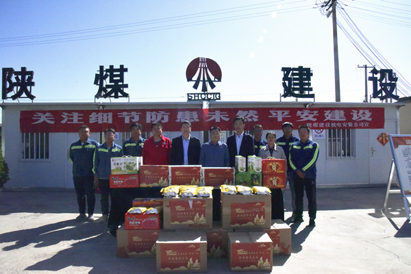 王明智“五一”慰问坚守岗位职工