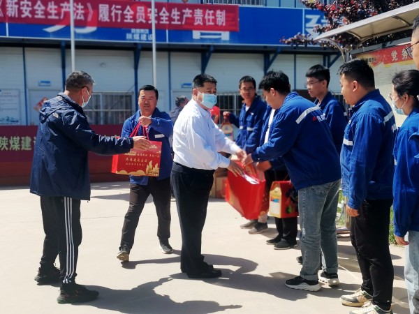 王宁慰问节日期间一线坚守岗位员工