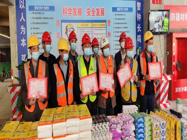 陕煤建设铜煤公司第十五项目部举办 “致敬最美劳动者”表彰大会