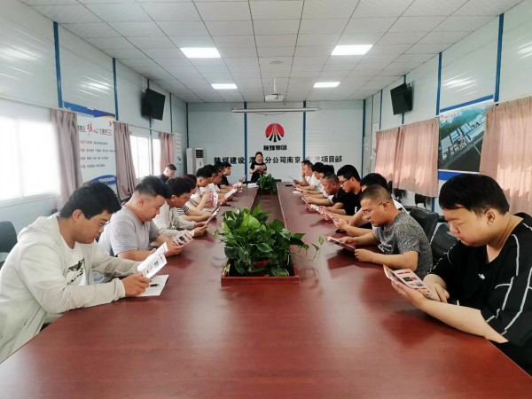 陕煤建设渭南分公司南京金龙项目部与渭南产投公司联合开展“安全宣讲进一线”活动