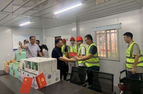 王明智深入一线开展 “送清凉”慰问活动